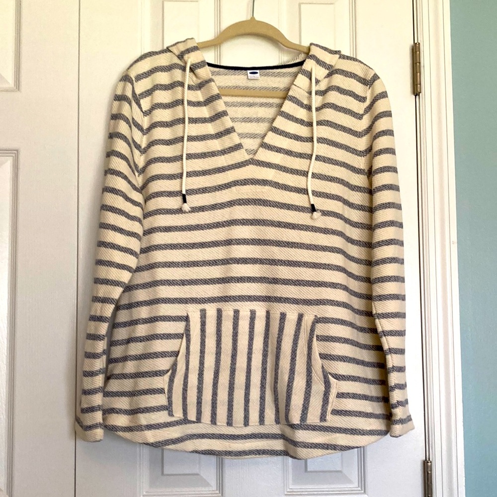 Old navy brand soft pull over with hoodie